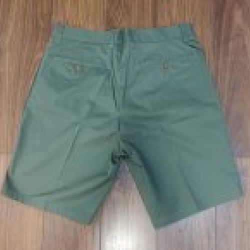 BERMUDAS VERDE DETRAS