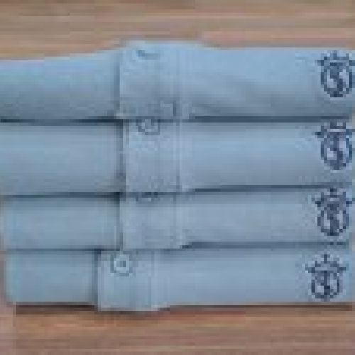 Polo Soto Classic Azul niebla grisáceo de hombre con bordado en azul marino con el Hierro EL SOTO de manga corta 100% Algodón Piqué