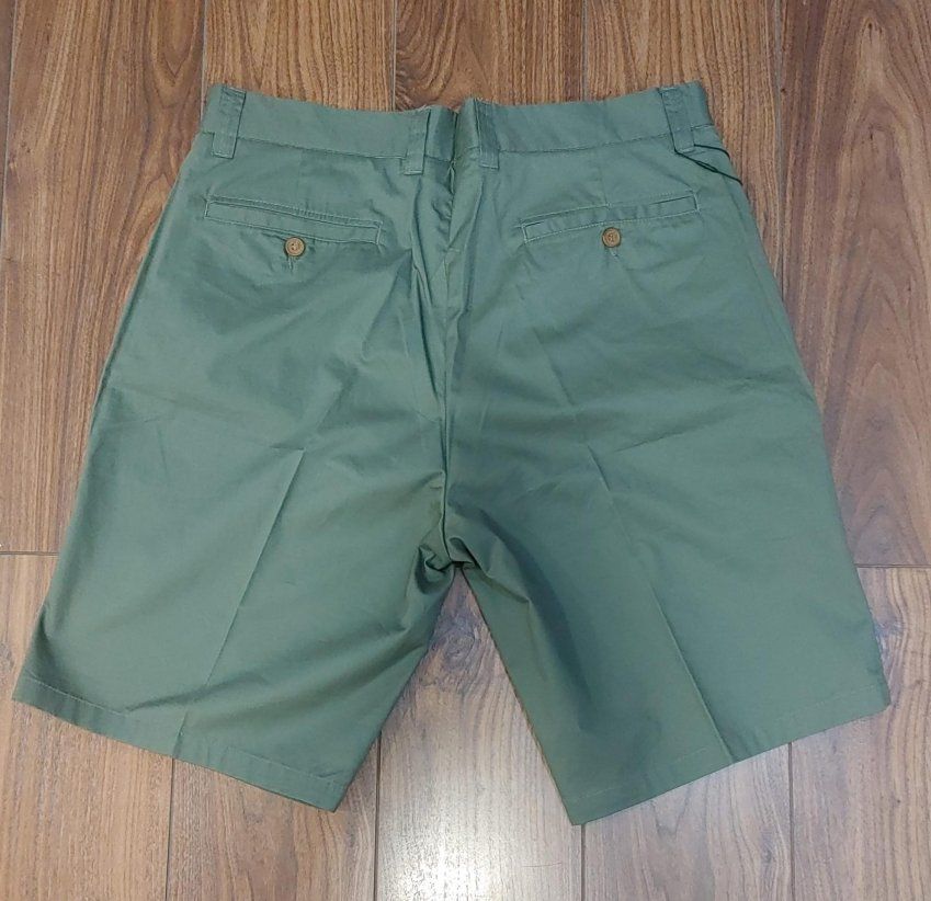 BERMUDAS VERDE DETRAS