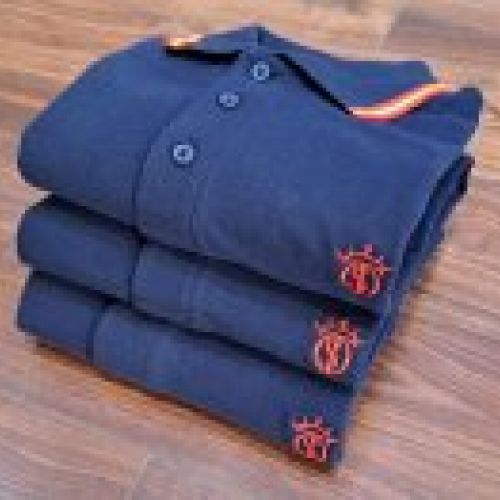 Polo Soto Classic con Bandera de España en el cuello y las mangas, Azul marino de hombre con bordado en rojo con el Hierro EL SOTO de manga corta 100% Algodón Piqué