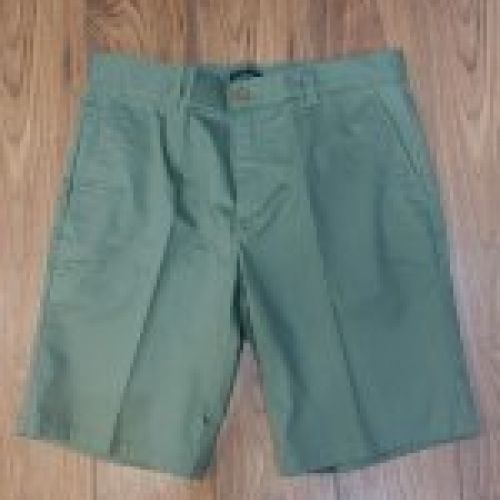 BERMUDAS VERDE DELANTE