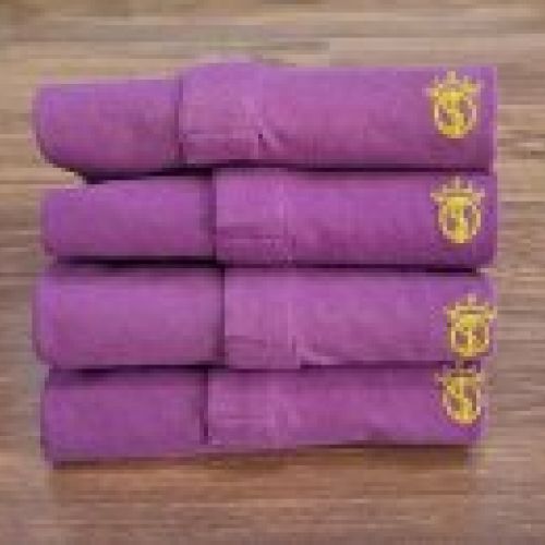 Polo Soto Classic Morado de hombre con bordado en amarillo al contraste con el Hierro EL SOTO de manga corta 100% Algodón Piqué