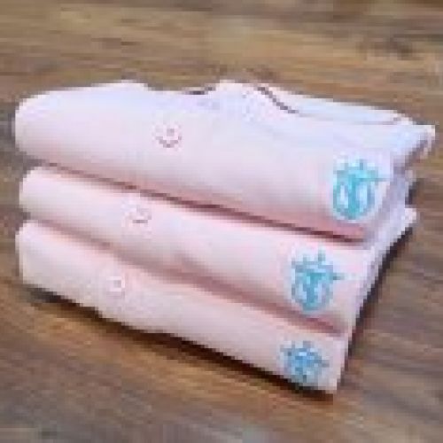 Polo Soto Classic Rosa Palo de hombre con bordado en azul celeste con el Hierro EL SOTO de manga corta 100% Algodón Piqué