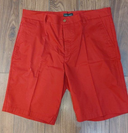 BERMUDA ROJO DELANTE
