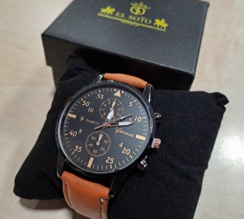 Reloj de pulsera N  **TIENE UN PEQUEÑO DEFECTO EN EL CRISTAL**