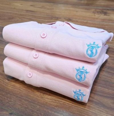 Polo Soto Classic Rosa Palo de hombre con bordado en azul celeste con el Hierro EL SOTO de manga corta 100% Algodón Piqué