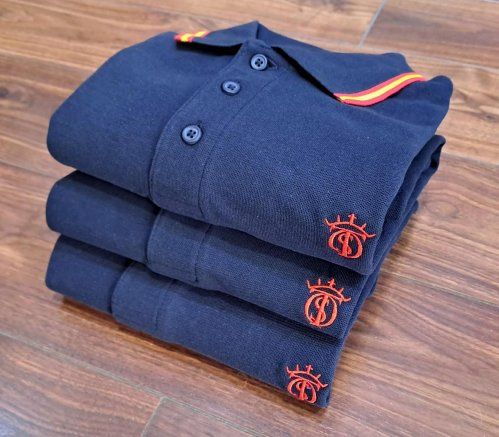 Polo Soto Classic con Bandera de España en el cuello y las mangas, Azul marino de hombre con bordado en rojo con el Hierro EL SOTO de manga corta 100% Algodón Piqué
